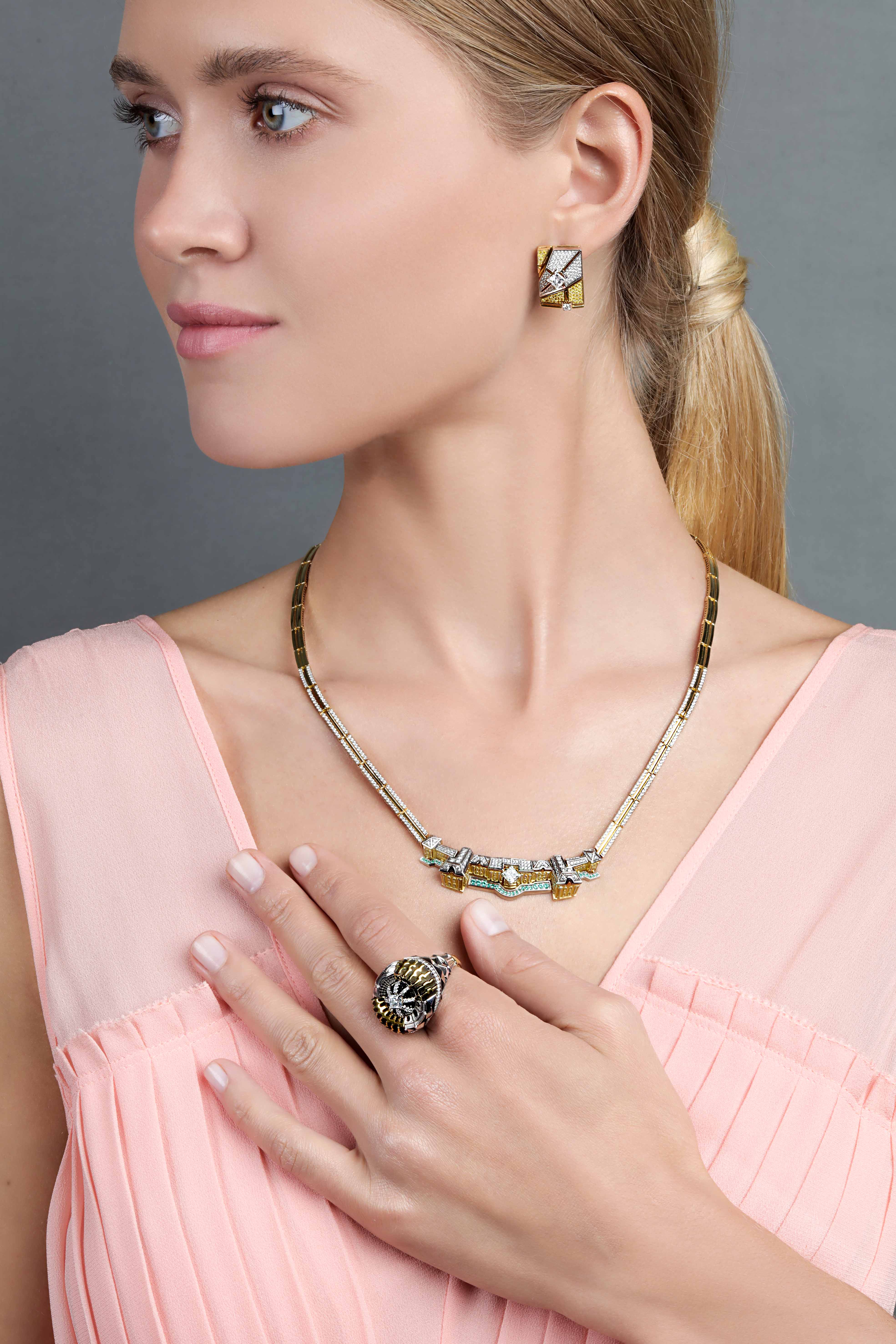 Колье с бриллиантами и изумрудами, желтое золото