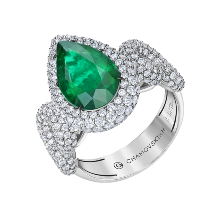 Кольцо с изумрудом и бриллиантами, белое золото