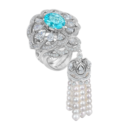 Кольцо с турмалином параиба, бриллиантами и жемчугом, белое золото