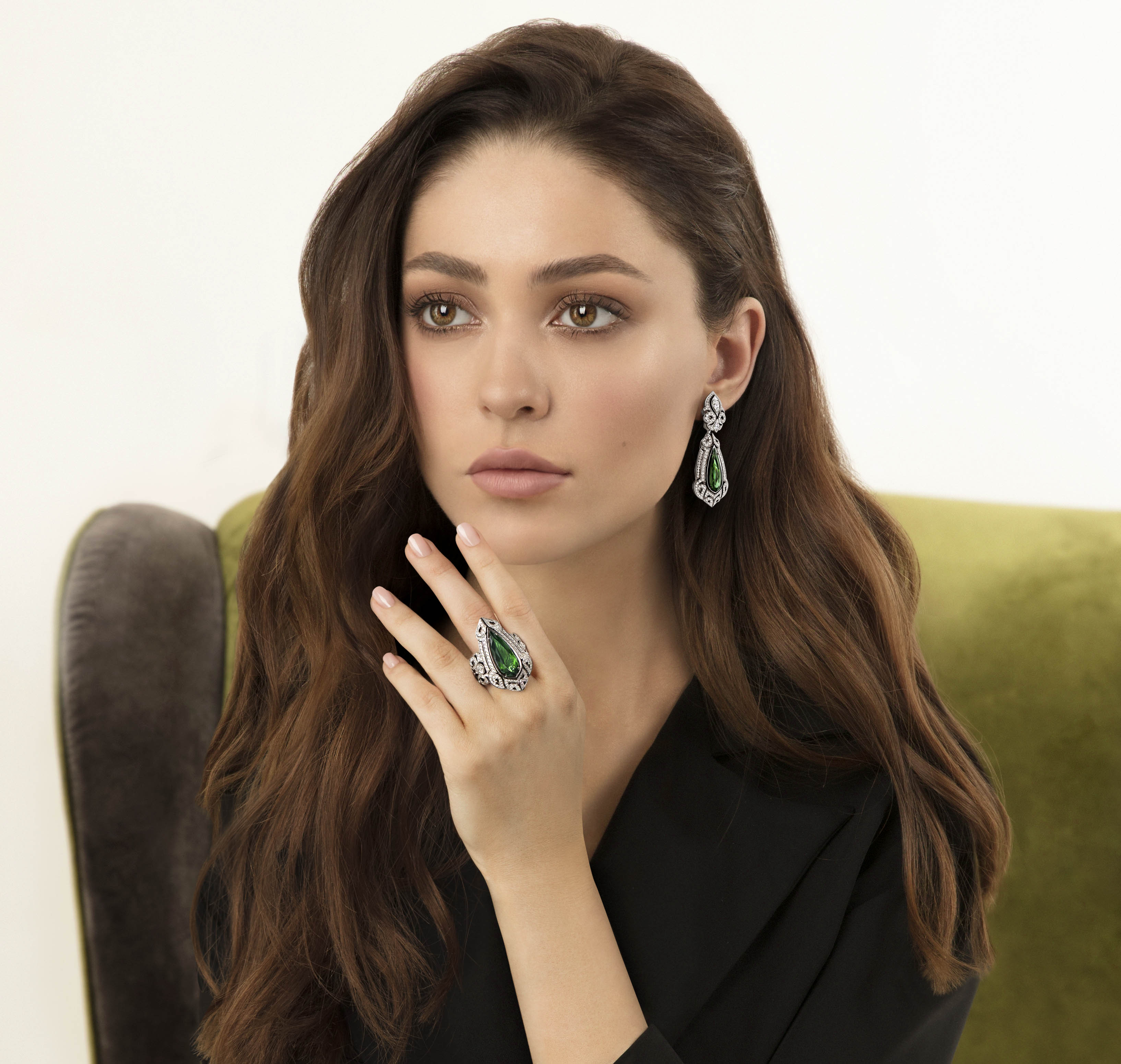 Серьги с верделитами и бриллиантами, белое золото