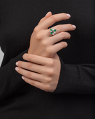 Кольцо с изумрудами и бриллиантами, белое золото