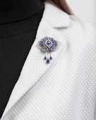 Брошь с сапфирами и бриллиантами, белое золото