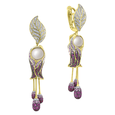 Серьги с жемчугом, бриллиантами, розовыми сапфирами и рубинами, желтое золото