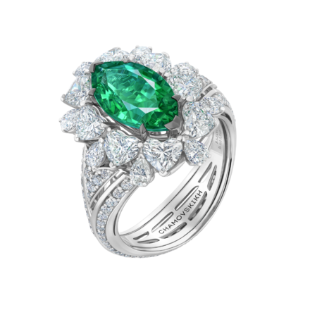 Кольцо с изумрудом и бриллиантами, белое золото