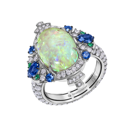 Кольцо с опалом, бриллиантами, сапфирами и изумрудами, белое золото