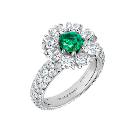 Кольцо с изумрудом и бриллиантами, белое золото
