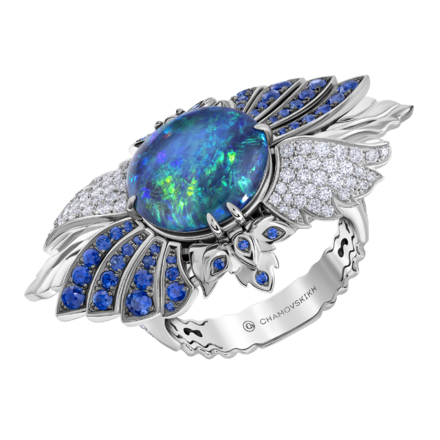 Кольцо с опалом, бриллиантами и сапфирами, белое золото