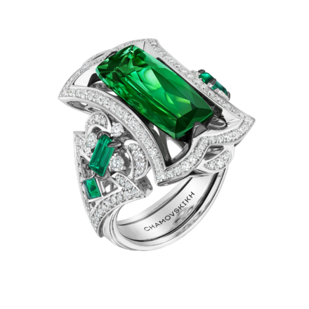 Кольцо с турмалином, изумрудами и бриллиантами, белое золото