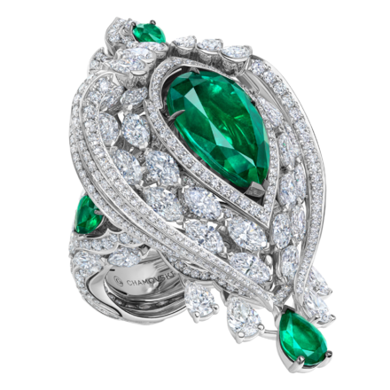 Кольцо с изумрудами и бриллиантами, белое золото