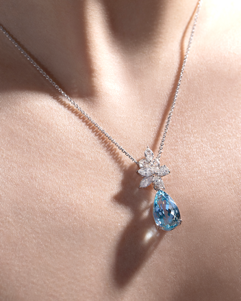 Колье с аквамарином и бриллиантами, белое золото 3