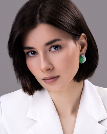 Серьги с тсаворитами и бриллиантами, белое золото 2