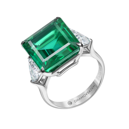 Кольцо с изумрудом и бриллиантами, белое золото