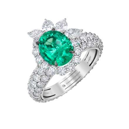Кольцо с изумрудом и бриллиантами, белое золото
