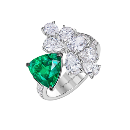 Кольцо с изумрудом и бриллиантами, белое золото