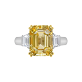 Кольцо с желтым сапфиром и бриллиантами, белое золото