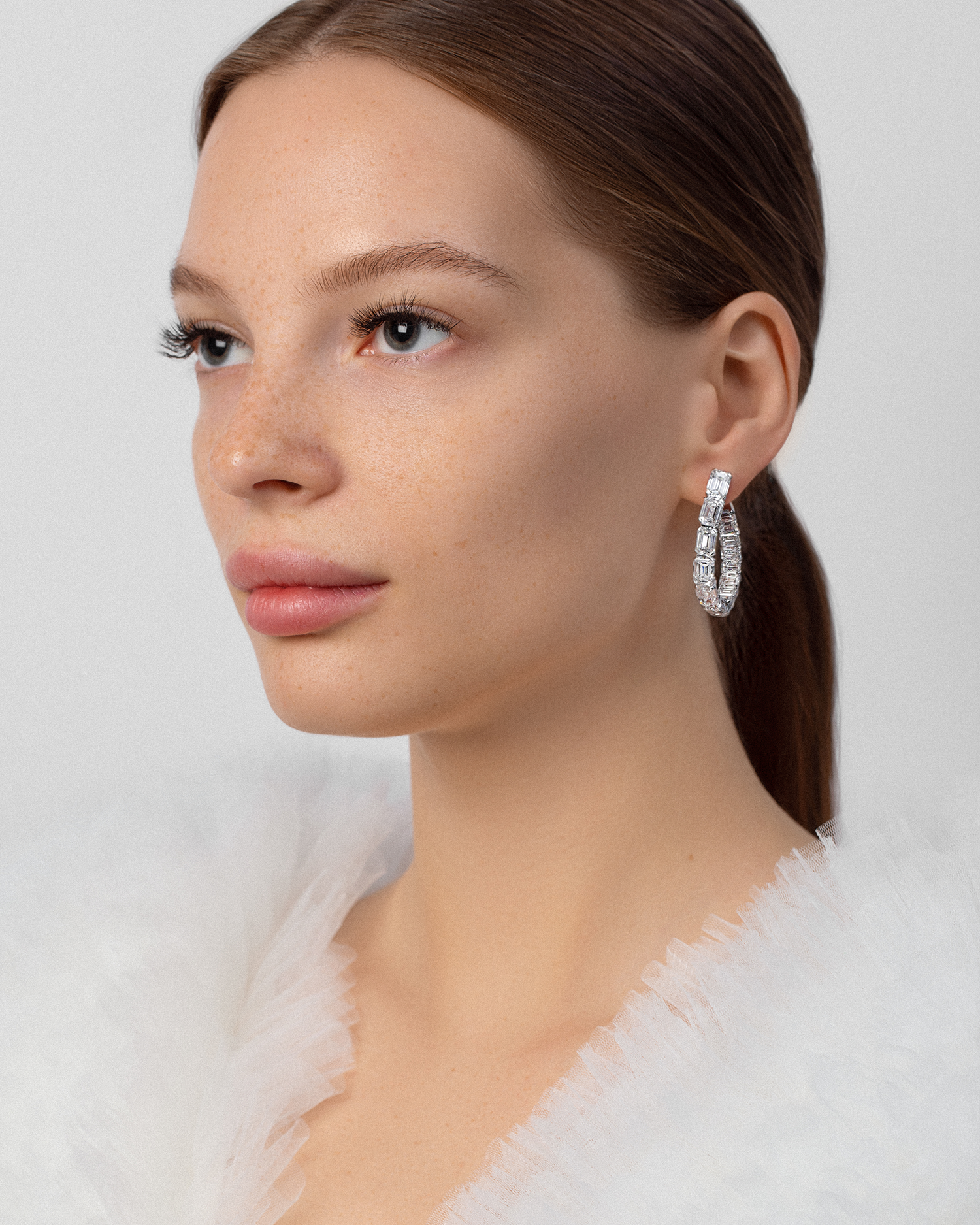 Пусеты с бриллиантами, белое золото