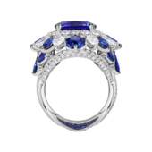 Кольцо с танзанитом, бриллиантами и сапфирами, белое золото